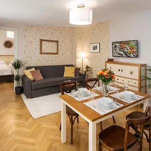 Seno6 Prague